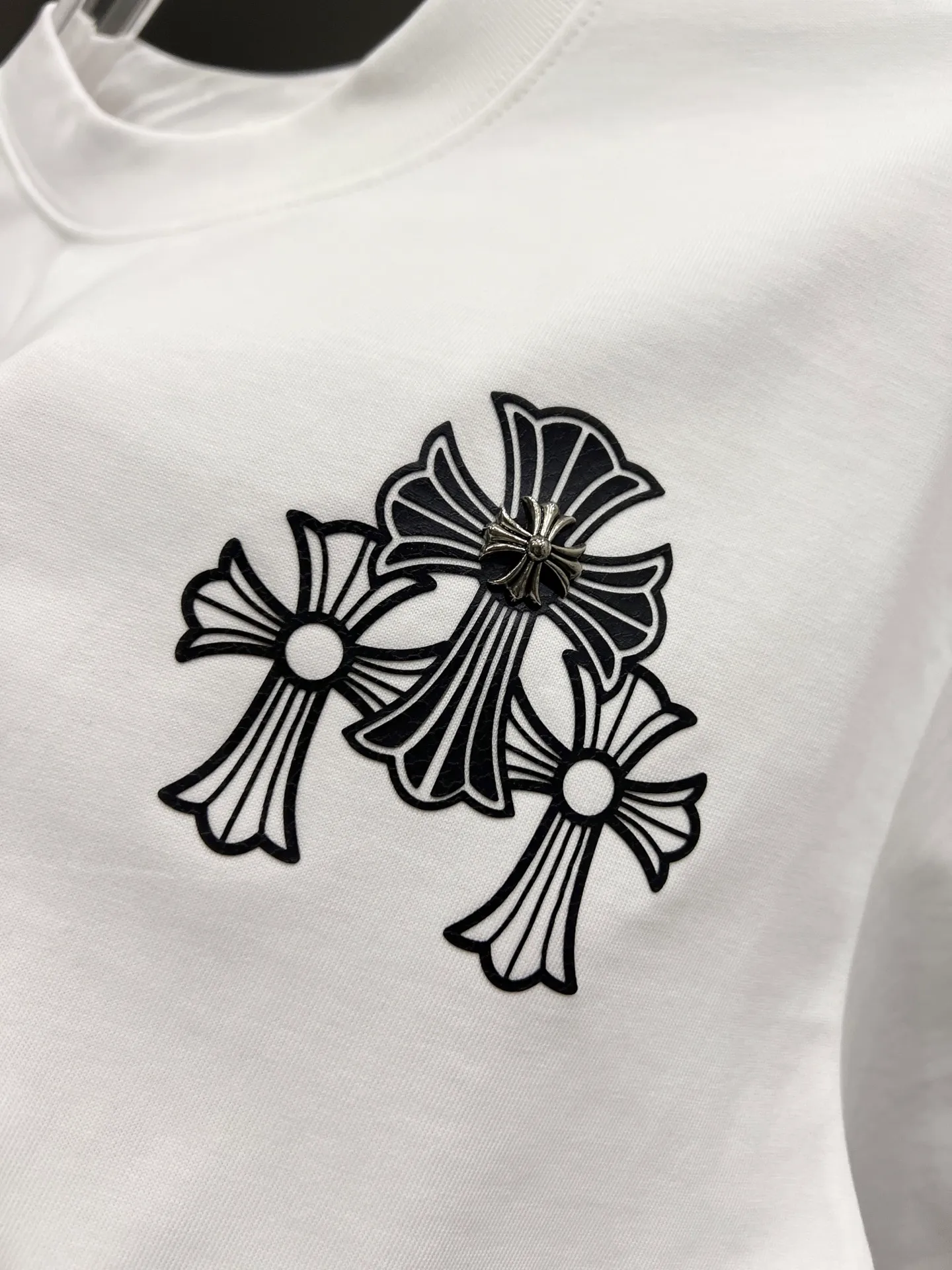 🅿️190 CH Crowe 2025 Autumn and Winter New Short-sleeved T-shirt with cross sticker + customized hardware and metal horseshoe Sanskrit text craft. The real thing is great🔥Same style for men and women, loose version, size S M L XL XXL five sizes black white